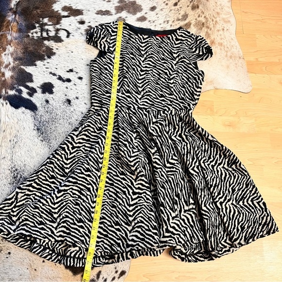 CAROLINA HERRERA Wool Blend Zebra Print Cocktail Dress Size 8 - Picture 11 of 15